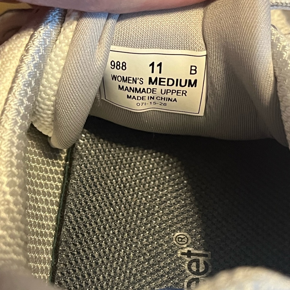 i normally wear 12, these run big, wore 1x, tongue on L hurt broken ankle